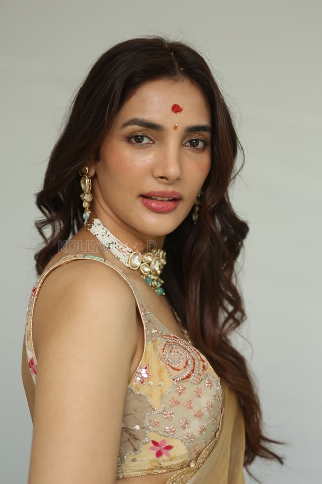 Actress Natasha Singh at Hai Lesso Movie Pooja Photos 42