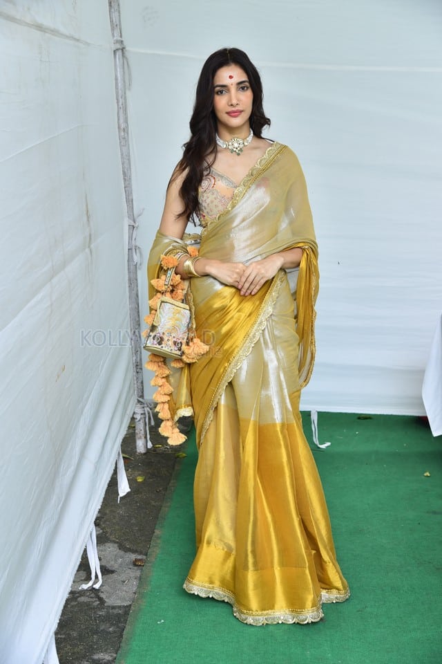 Actress Natasha Singh at Hai Lesso Movie Pooja Photos 43