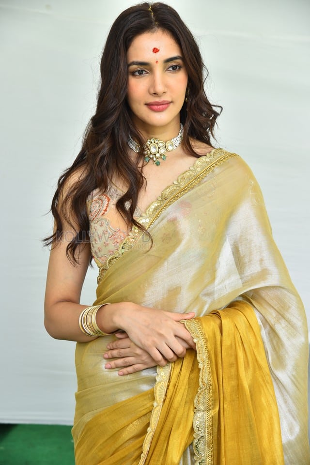 Actress Natasha Singh at Hai Lesso Movie Pooja Photos 51