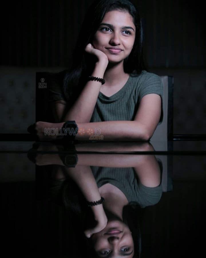 Beautiful Malayalam Actress Mamitha Baiju Pictures 01