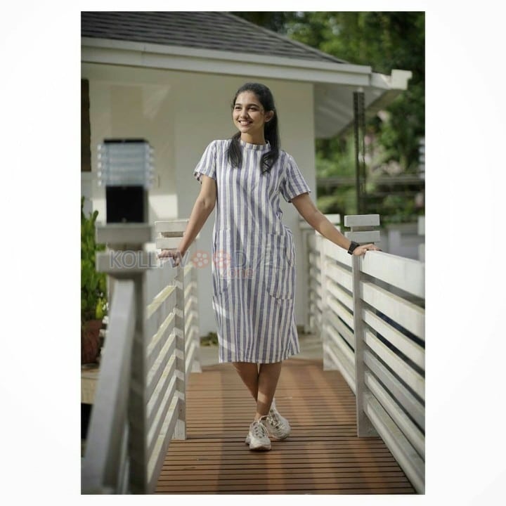 Beautiful Malayalam Actress Mamitha Baiju Pictures 03