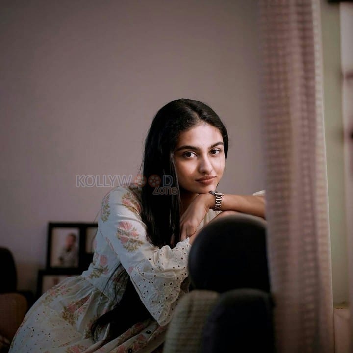 Beautiful Malayalam Actress Mamitha Baiju Pictures 06