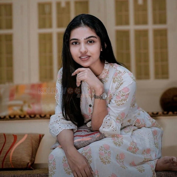 Beautiful Malayalam Actress Mamitha Baiju Pictures 07