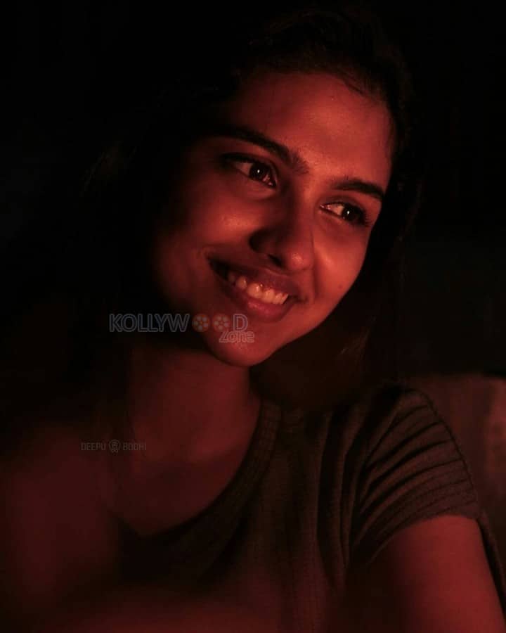 Beautiful Malayalam Actress Mamitha Baiju Pictures 09