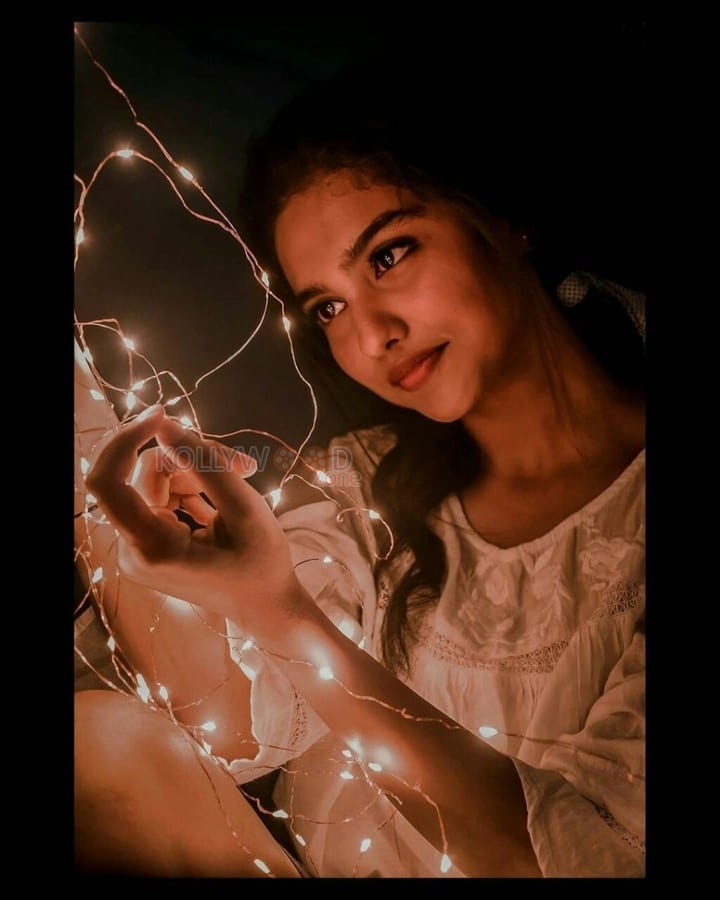 Beautiful Malayalam Actress Mamitha Baiju Pictures 20