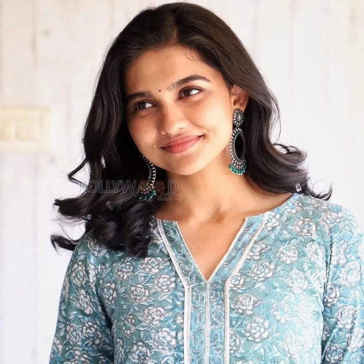 Cute Mamitha Baiju Pictures 02