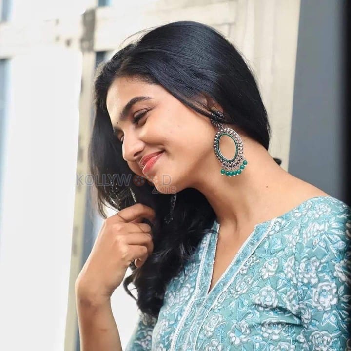 Cute Mamitha Baiju Pictures 04