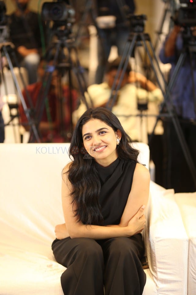 Heroine Mamitha Baiju at Dude Movie Blockbuster Meet Pictures 05