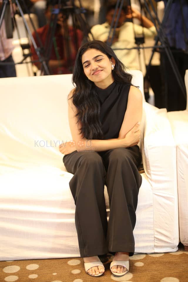 Heroine Mamitha Baiju at Dude Movie Blockbuster Meet Pictures 06