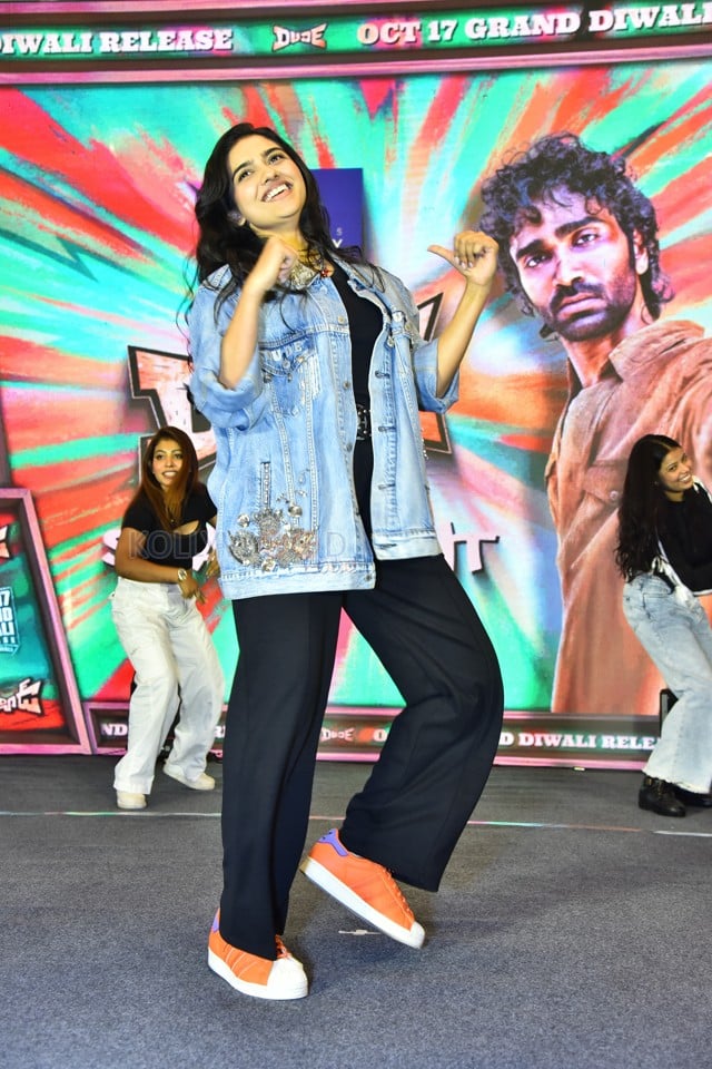 Heroine Mamitha Baiju at Dude Movie Pre Release Event Photos 09