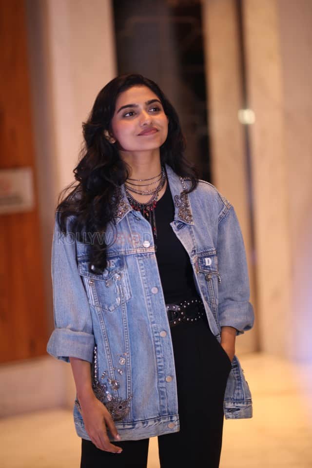 Heroine Mamitha Baiju at Dude Movie Pre Release Event Photos 16