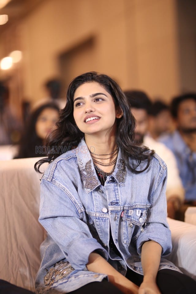 Heroine Mamitha Baiju at Dude Movie Pre Release Event Photos 23