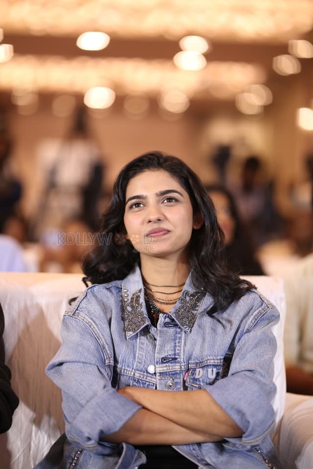 Heroine Mamitha Baiju at Dude Movie Pre Release Event Photos 25