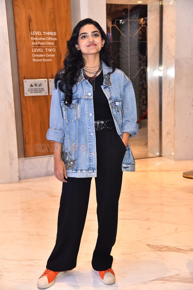 Heroine Mamitha Baiju at Dude Movie Pre Release Event Photos 29