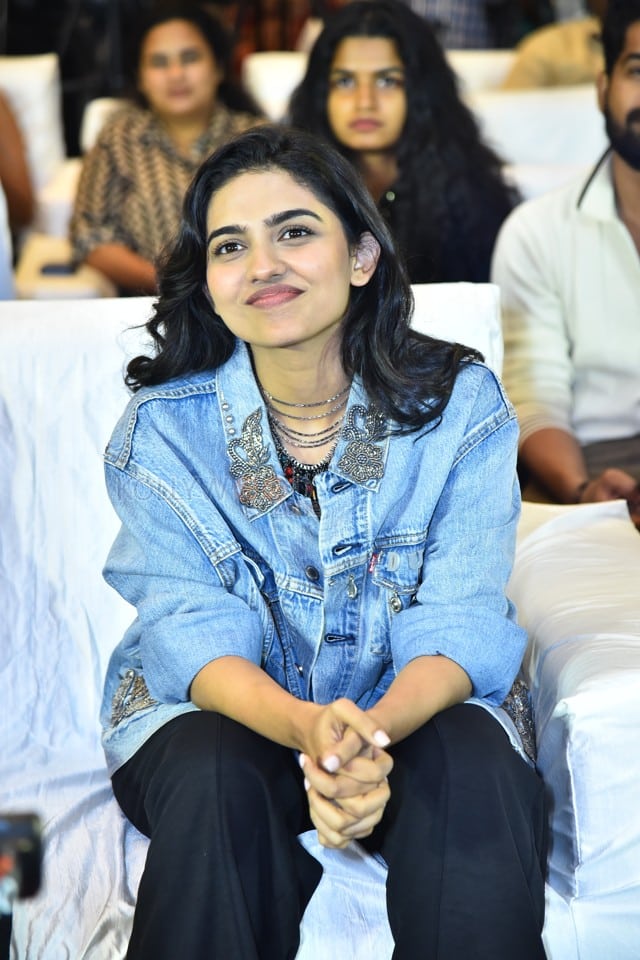 Heroine Mamitha Baiju at Dude Movie Pre Release Event Photos 34