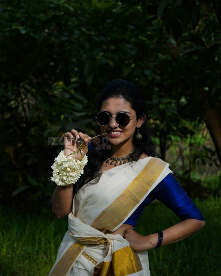 Sexy Mamitha Baiju in a White Saree with Golden Border and Blue Blouse Photos 05