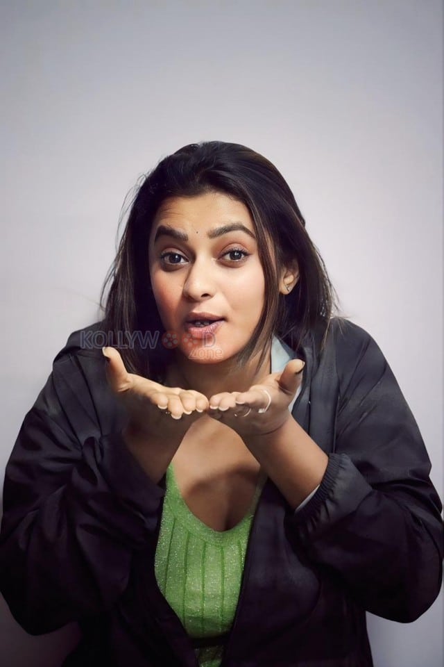 Actress Chaitra Ram Sexy Pictures 10