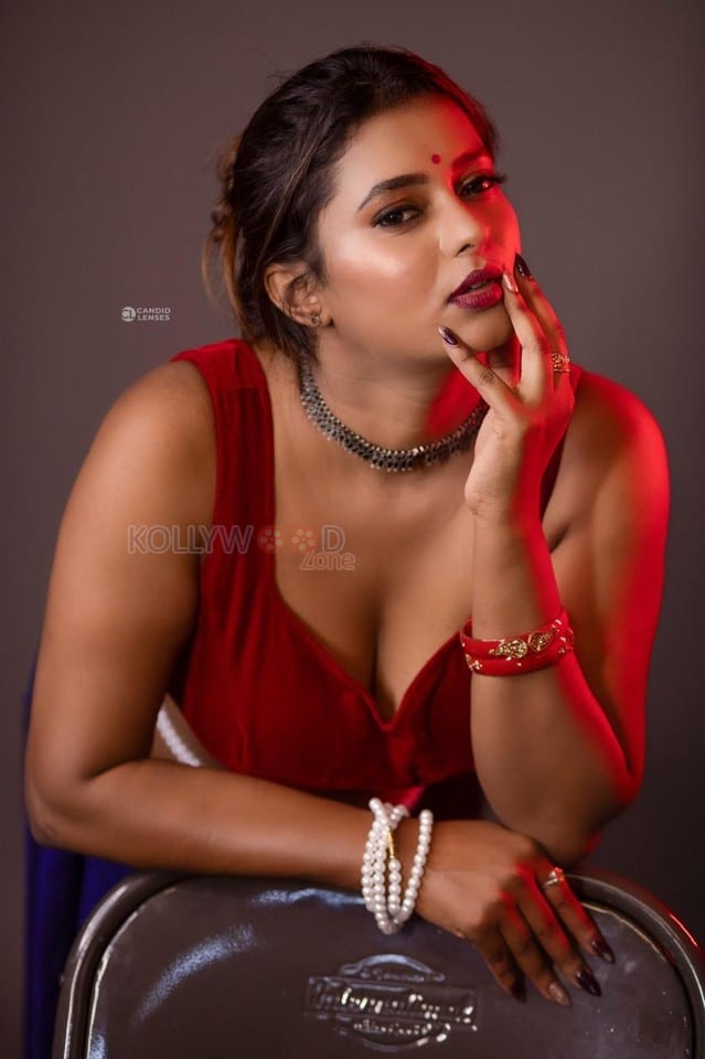 Actress Chaitra Ram Sexy Pictures 27
