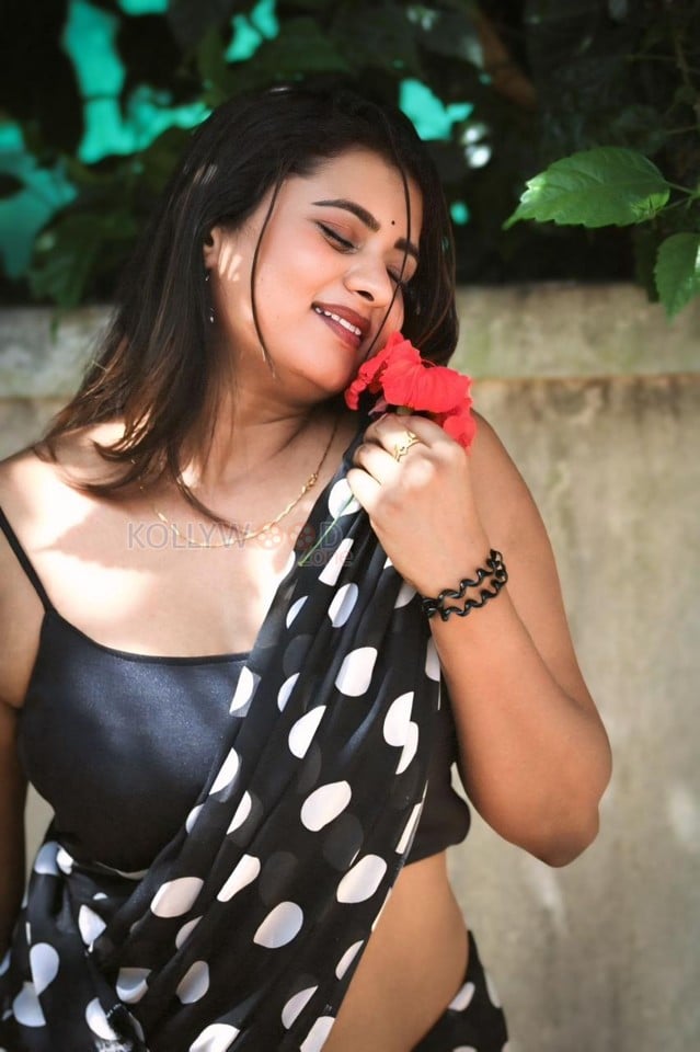 Actress Chaitra Ram Sexy Pictures 40