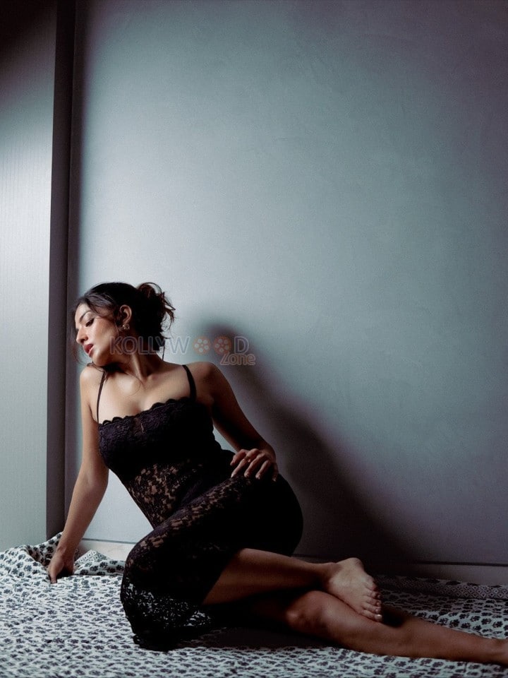 Actress Miloni Jhonsa in a Black Lace Full Length Bodycon Dress with Spaghetti Strap Photos 06