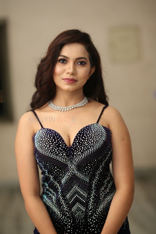 Heroine Kusuma Chandaka at Love Days Movie Press Meet Photos 12