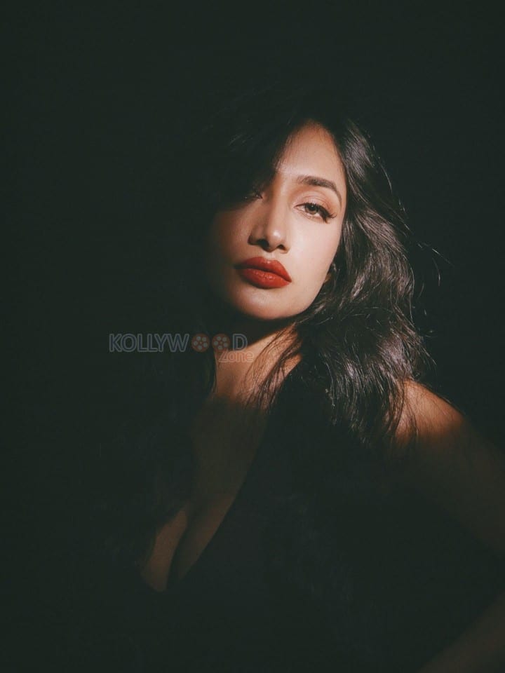 Beautifu and Sexy Dhanashree Verma Vintage Cleavage Photos 01