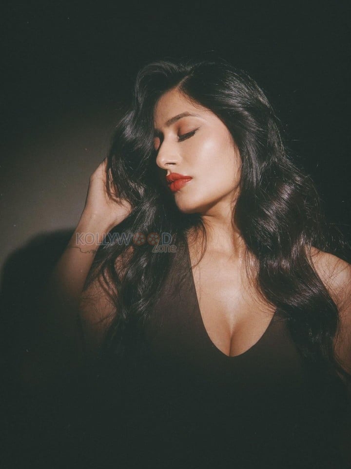 Beautifu and Sexy Dhanashree Verma Vintage Cleavage Photos 03