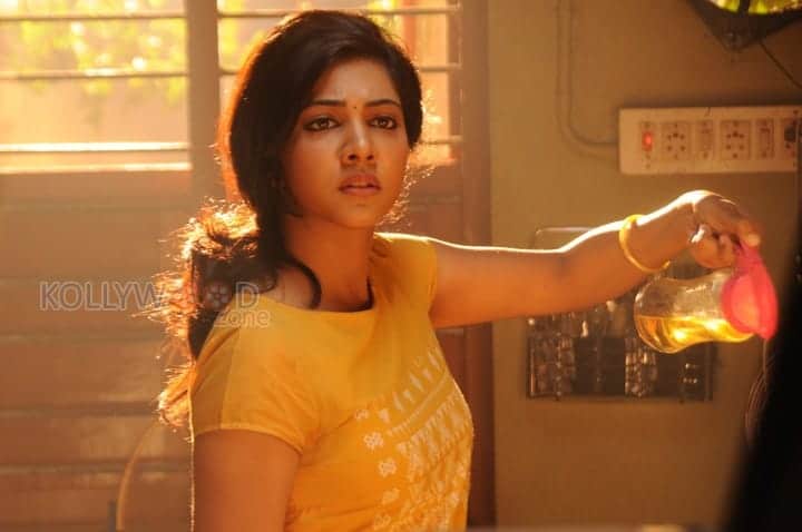 Kadhalum Kadanthu Pogum Movie Stills 13