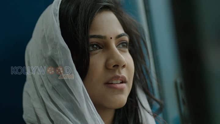 Kadhalum Kadanthu Pogum Movie Stills 20