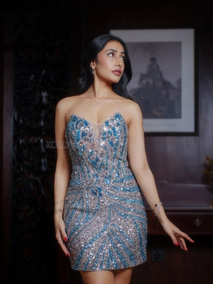 Love Sex Aur Dhokha 2 Actress Dhanashree Verma in a Silver Sequin Strapless Mini Bodycon Dress with a V Neckline Photos 06