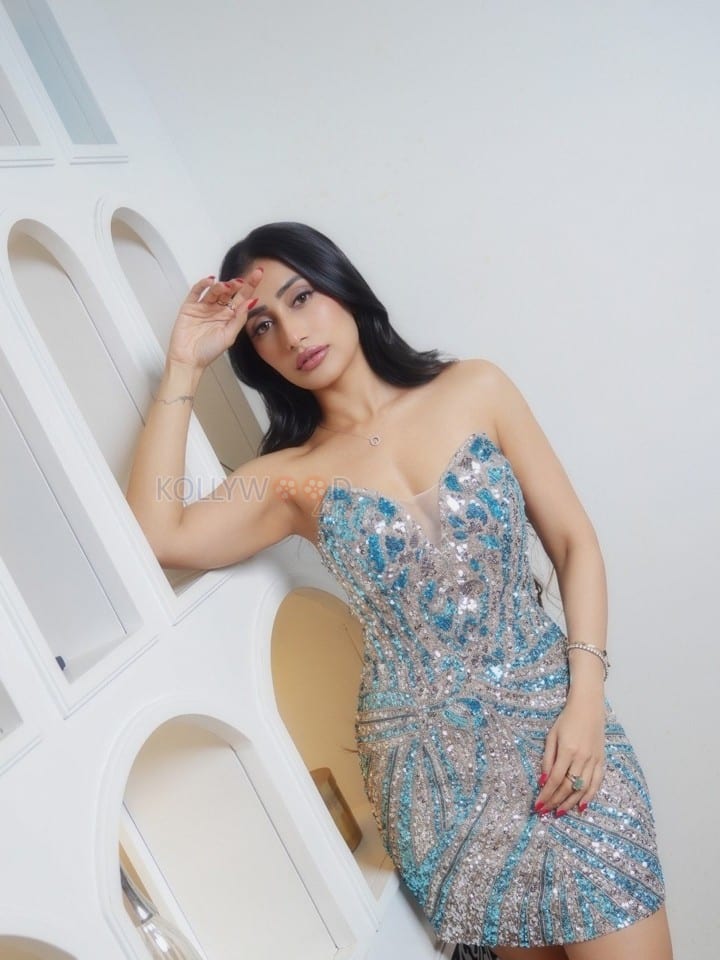 Love Sex Aur Dhokha 2 Actress Dhanashree Verma in a Silver Sequin Strapless Mini Bodycon Dress with a V Neckline Photos 07