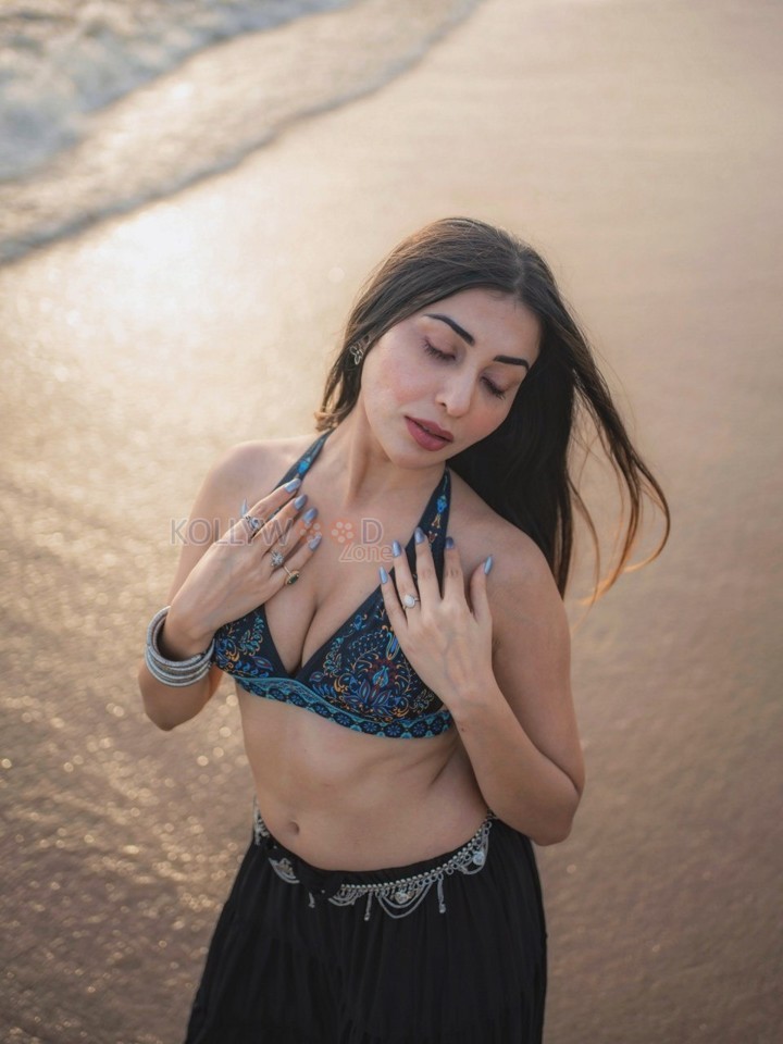 Sexy Ruma Sharma in a Bohemian Style Halter Neck Top with a Black Tiered Skirt Photos 09