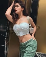Avneet Kaur Sexy in a White Tank Top Pictures 02
