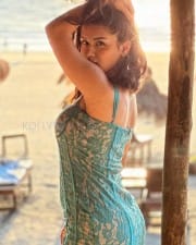 Bold Avneet Kaur in a Beach Bodycon Dress Pictures 03