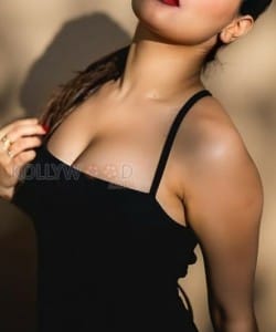 Cute Avneet Kaur Sexy Black Dress Pictures 02