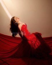 Enchanting Actress Avneet Kaur in a Red Sequined Strapless Mermaid Gown Photos 08