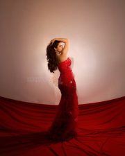 Enchanting Actress Avneet Kaur in a Red Sequined Strapless Mermaid Gown Photos 09