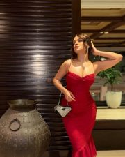 Gorgeous Avneet Kaur in a Red Velvet Bodycon Dress Pictures 01