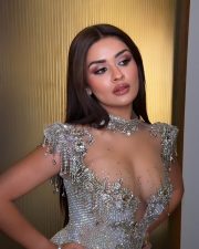 Hot Avneet Kaur Deep Cleavage in a Crystal Embellished Silver Gown Pictures 01