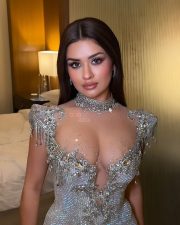 Hot Avneet Kaur Deep Cleavage in a Crystal Embellished Silver Gown Pictures 05