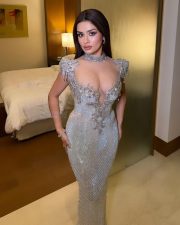 Hot Avneet Kaur Deep Cleavage in a Crystal Embellished Silver Gown Pictures 06