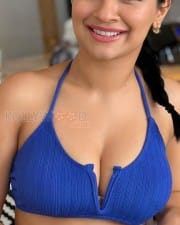 Hot Avneet Kaur in a Blue Bralette Pictures 01