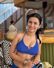 Hot Avneet Kaur in a Blue Bralette Pictures 02