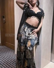 Luv Ki Arrange Marriage Actress Avneet Kaur in a Sexy Black Ethnic Dress Pictures 03