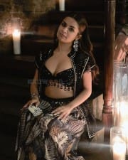 Luv Ki Arrange Marriage Actress Avneet Kaur in a Sexy Black Ethnic Dress Pictures 04
