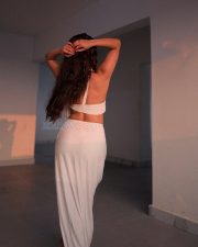 Sensual Actress Avneet Kaur in a White Halter Crop Top Photos 08