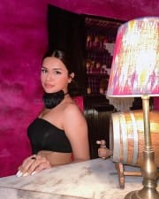 Sexy Avneet Kaur in a Black Off Shoulder Cutout Dress Pictures 02