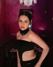 Sexy Avneet Kaur in a Black Off Shoulder Cutout Dress Pictures 04