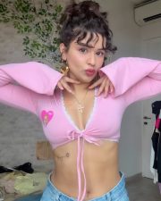 Sexy Hot Avneet Kaur in a Pink Long Sleeved Crop Top with Blue Denim Jeans Photos 02