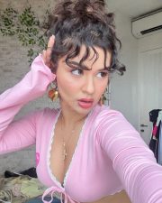 Sexy Hot Avneet Kaur in a Pink Long Sleeved Crop Top with Blue Denim Jeans Photos 03